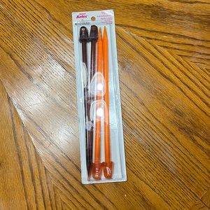 NWT Susan Bates x Bernat Acrylic knitting needles 8.0 mm and 9.0 mm